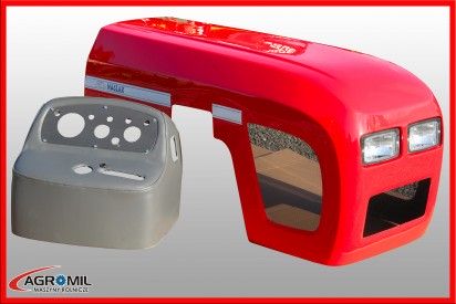 Maska do ciągnika C-360 model 2017 czerwona  firmy Naglak