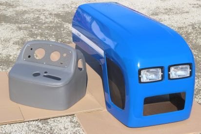 Maska do ciągnika C-360 model 2017 niebieska  firmy Naglak