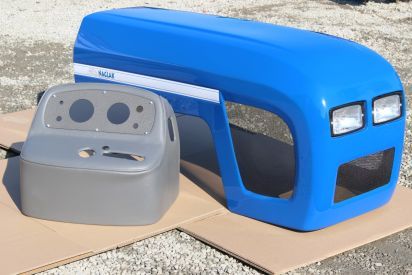 Maska do ciągnika C-360 model 2017 niebieska  firmy Naglak
